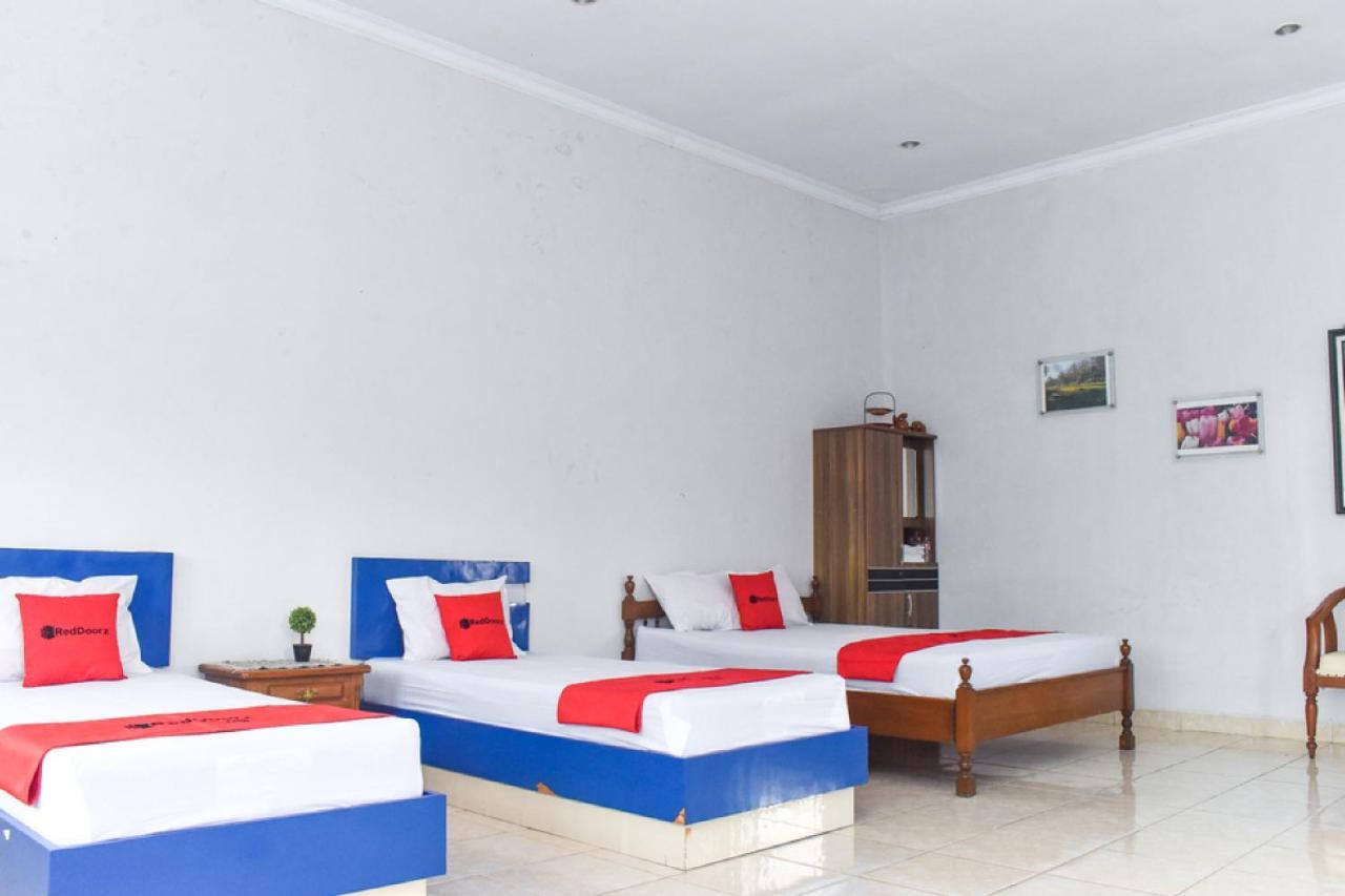 RedDoorz near Hartono Mall Kejayan Exterior foto